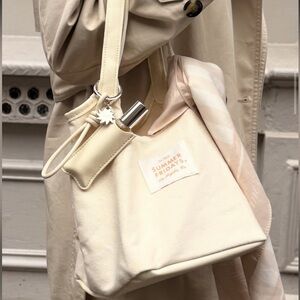 Summer Fridays Tote Bag NYC Beige Sunlit collection